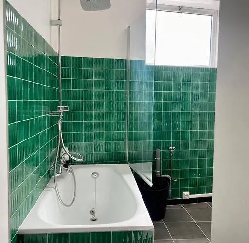 - Centre * Carcasona